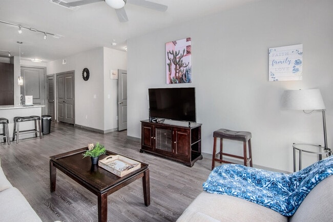 1628-1898-1898 Wyndale St in Houston, TX - Building Photo - Building Photo