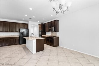 10073 White Mulberry Dr in Las Vegas, NV - Building Photo - Building Photo