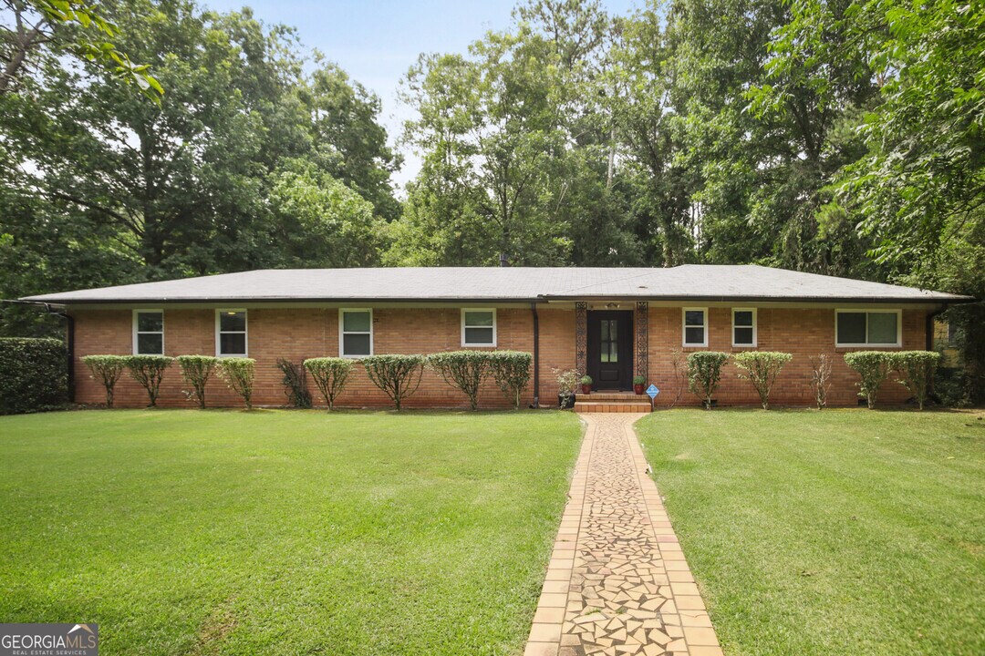 1860 Sandtown Rd SW in Atlanta, GA - Building Photo