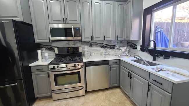 904 Columbia Ave in North Bergen, NJ - Building Photo - Building Photo
