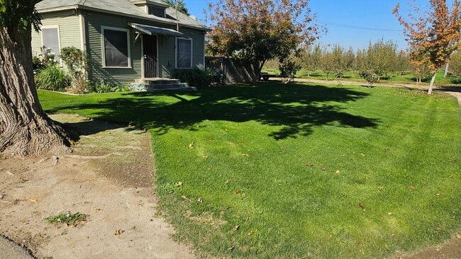 38659 Rd 8 in Kingsburg, CA - Building Photo - Building Photo