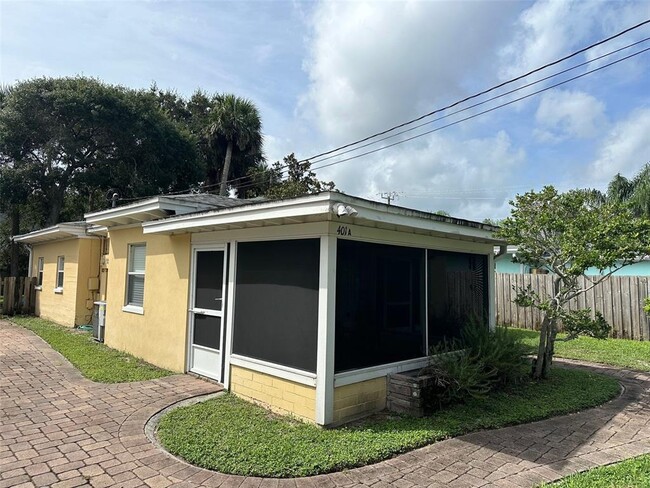 401 Oakwood Ave in New Smyrna Beach, FL - Building Photo - Building Photo