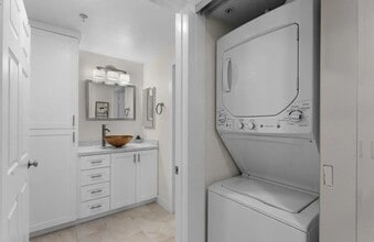 18622 Caminito Cantilena in San Diego, CA - Building Photo - Building Photo