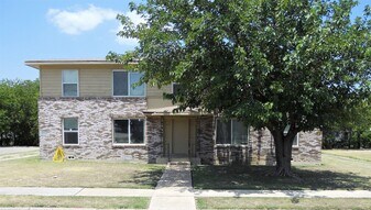 803 Sissom Rd, Unit Apt 2 in Killeen, TX - Building Photo