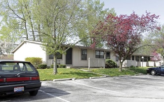Charing Cross in Bowling Green, OH - Building Photo
