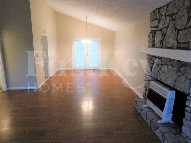 212 Trickum Hills Ln in Woodstock, GA - Foto de edificio - Building Photo