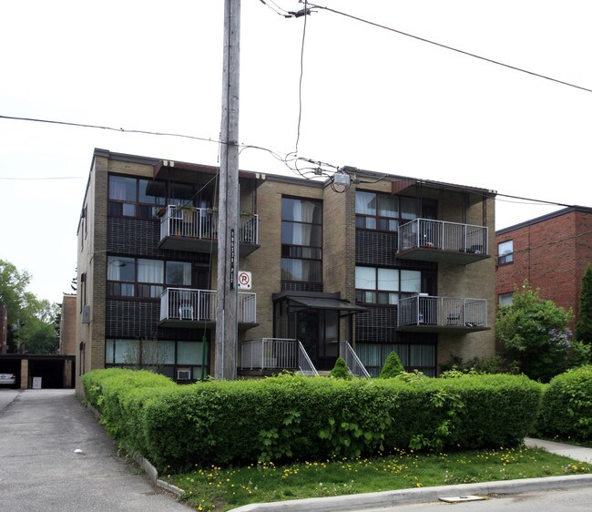17 Meadowbrook Rd