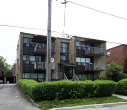 17 Meadowbrook Rd in Toronto, ON - Building Photo - Primary Photo