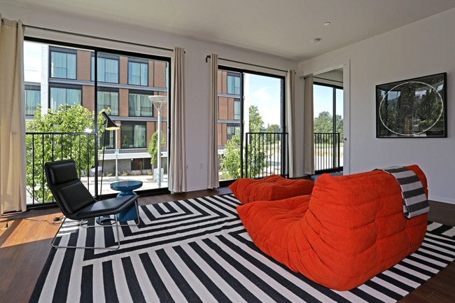 Habitat in West Sacramento, CA - Foto de edificio - Building Photo