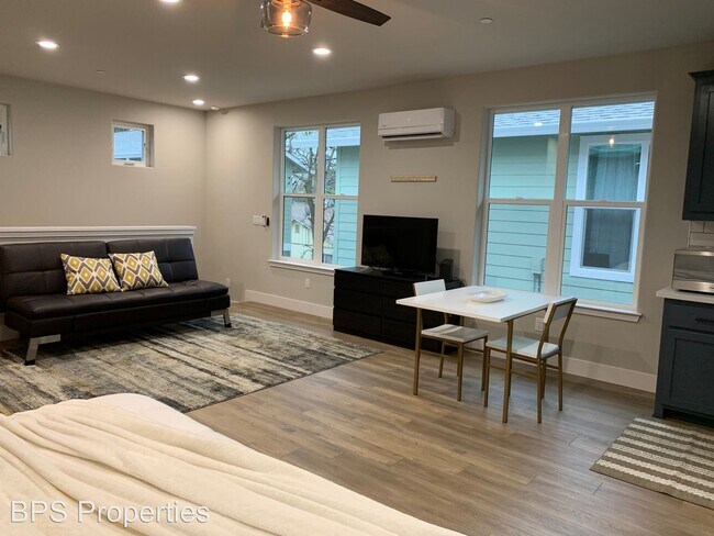 1903 Magnolia Ave in Chico, CA - Building Photo - Building Photo