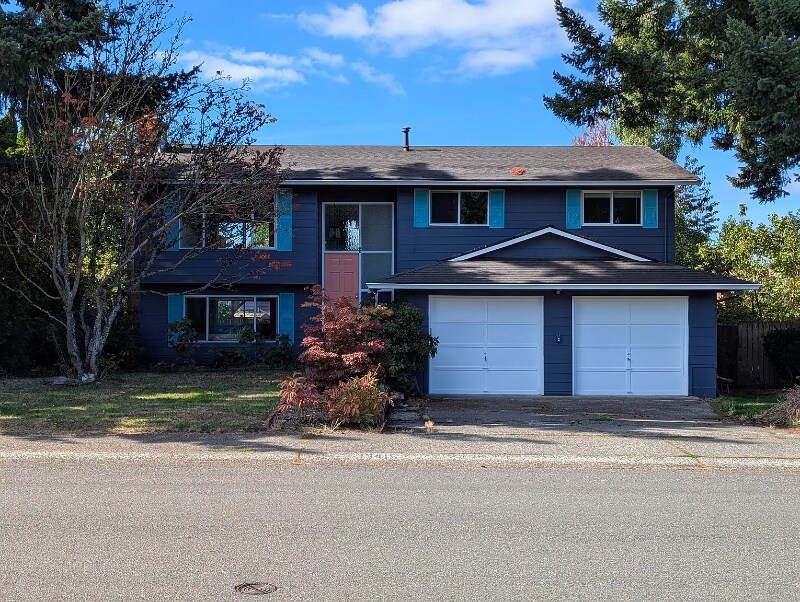 13415 129th Pl NE in Kirkland, WA - Building Photo