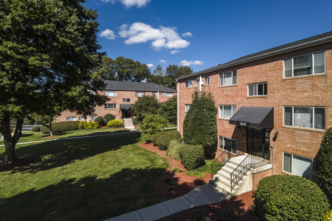 Woodlee Terrace Apartments in Woodbridge, VA - Building Photo