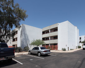 Craycroft Tower Apartments in Tucson, AZ - Building Photo - Building Photo