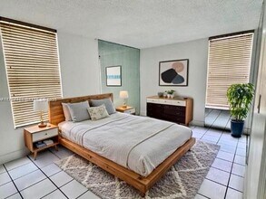 9678 Fontainebleau Blvd in Miami, FL - Building Photo - Building Photo