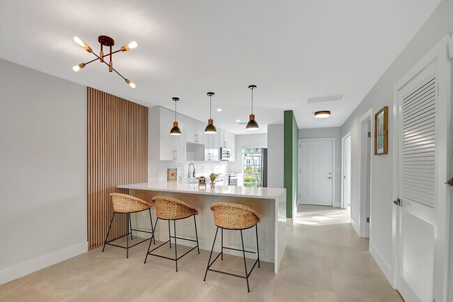 13602 Vía Flora in Delray Beach, FL - Building Photo - Building Photo