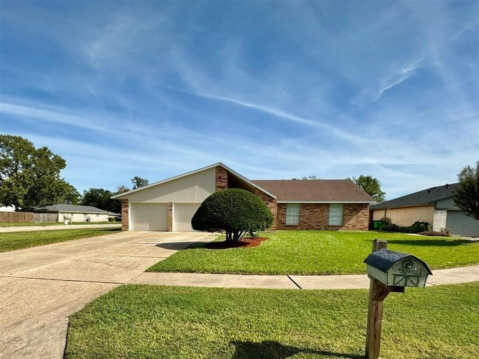 23810 Hunter Spring Cir in Spring, TX - Foto de edificio