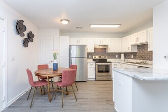 The Cole Apartments in Fayetteville, NC - Foto de edificio - Interior Photo