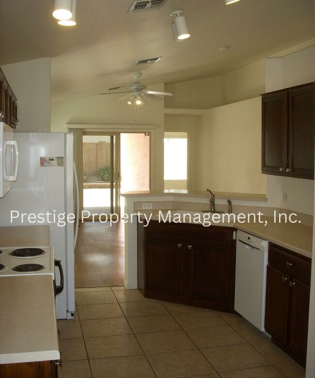 82 S Laurelton Way in Tucson, AZ - Building Photo - Building Photo