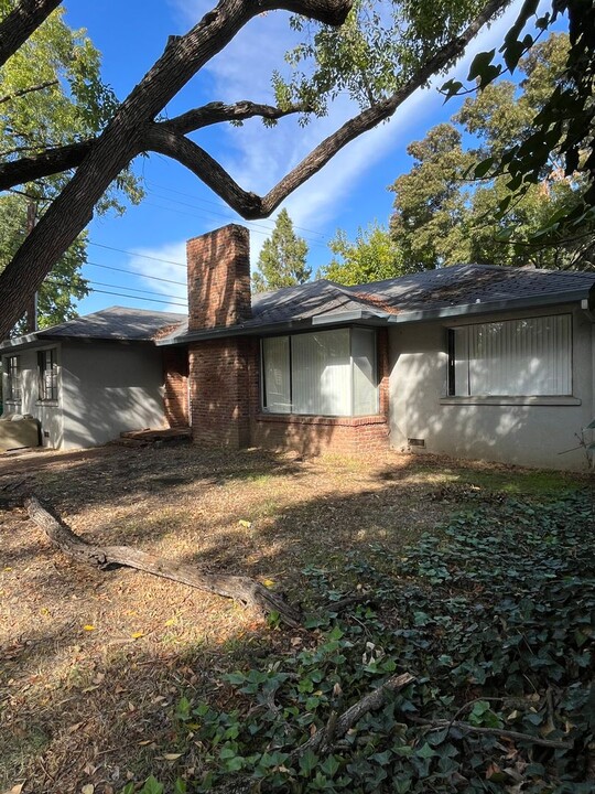 1020 Warner St in Chico, CA - Building Photo