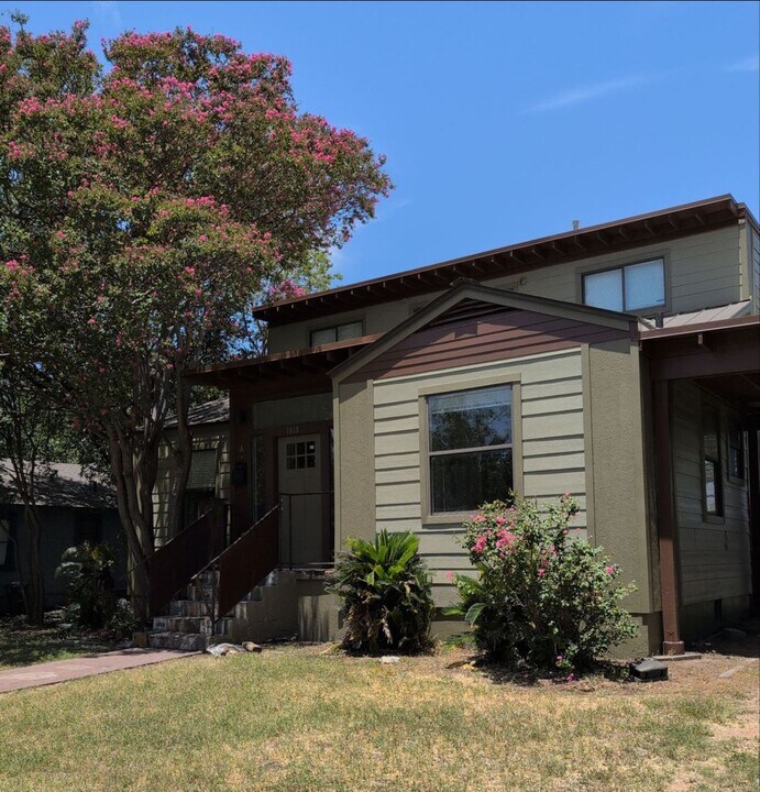 1038 E 43rd St in Austin, TX - Building Photo