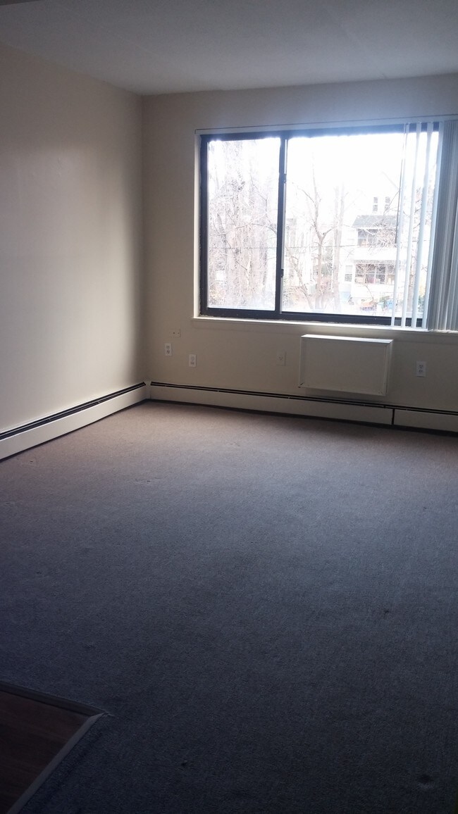 777 Maple Ave Apartments and Nearby Hartford Apartments For Rent Hartford, CT