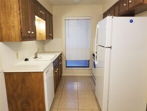 2804 Thrushwood Dr in Austin, TX - Building Photo - Building Photo
