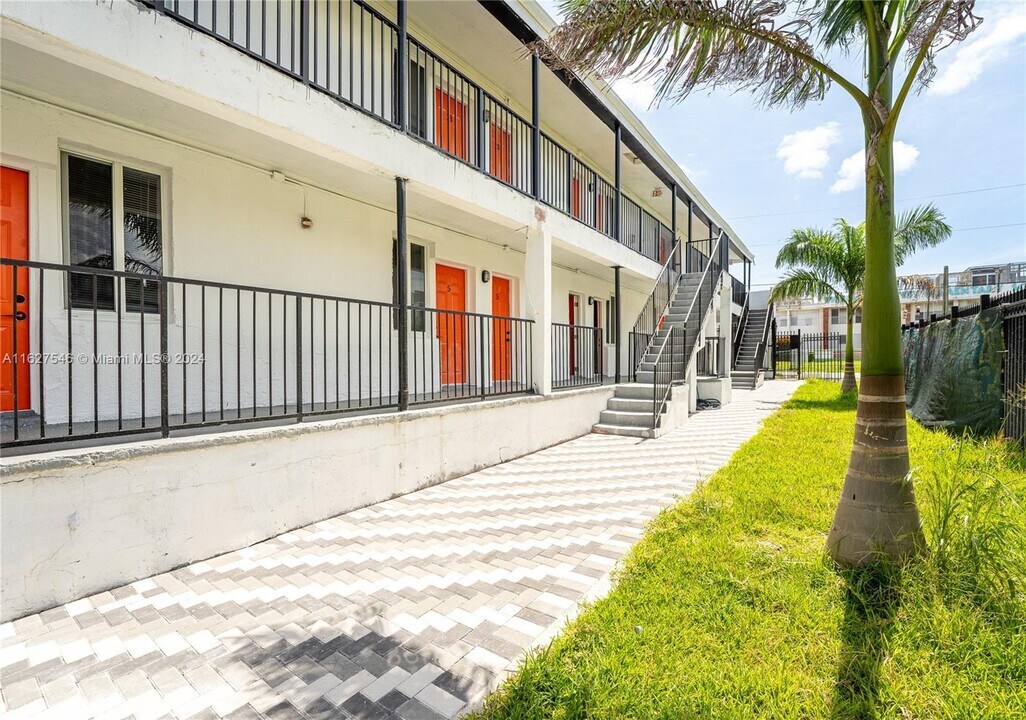 1829 NW 2nd Ct-Unit -1 in Miami, FL - Building Photo