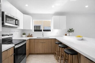 354 NE 35th Ave in Homestead, FL - Building Photo - Building Photo
