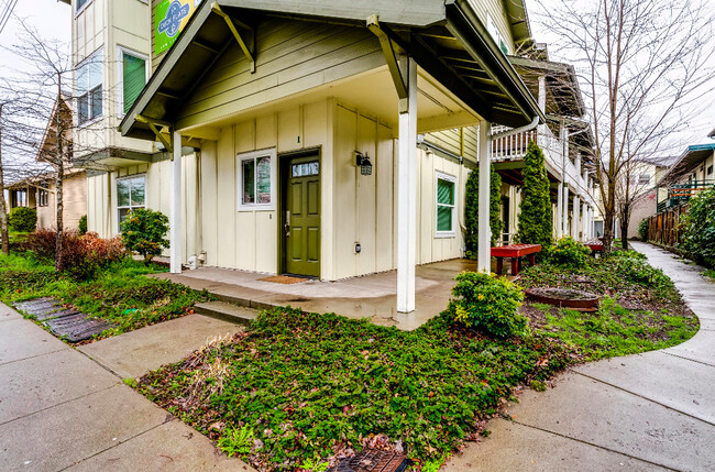 Duck Flats in Eugene, OR - Foto de edificio - Building Photo