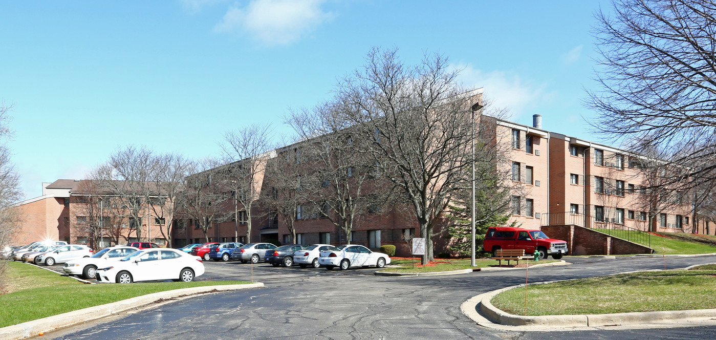 Ridgedale Apartments in Greendale, WI - Foto de edificio