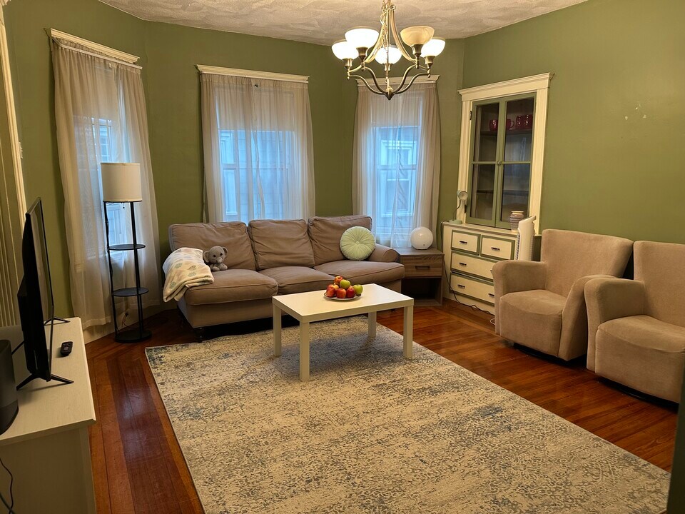 96 Pearson Rd, Unit 96 Pearson Road-Unit#1 in Somerville, MA - Foto de edificio