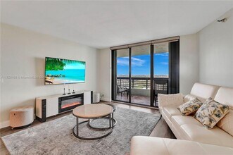 3500 Mystic Pointe Dr, Unit # 3302 in Aventura, FL - Foto de edificio - Building Photo