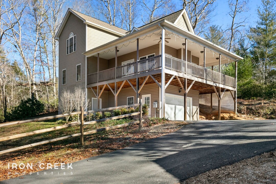 5 Rocky Frk Rd in Fairview, NC - Building Photo