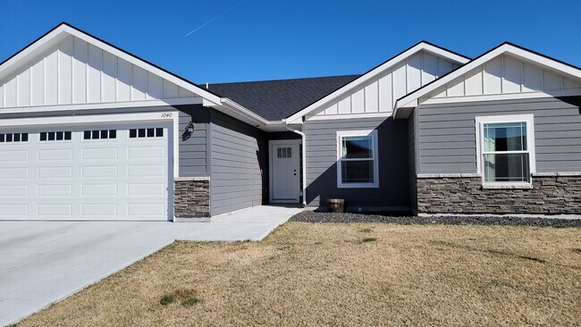 property at 1040 SW Bonnie St