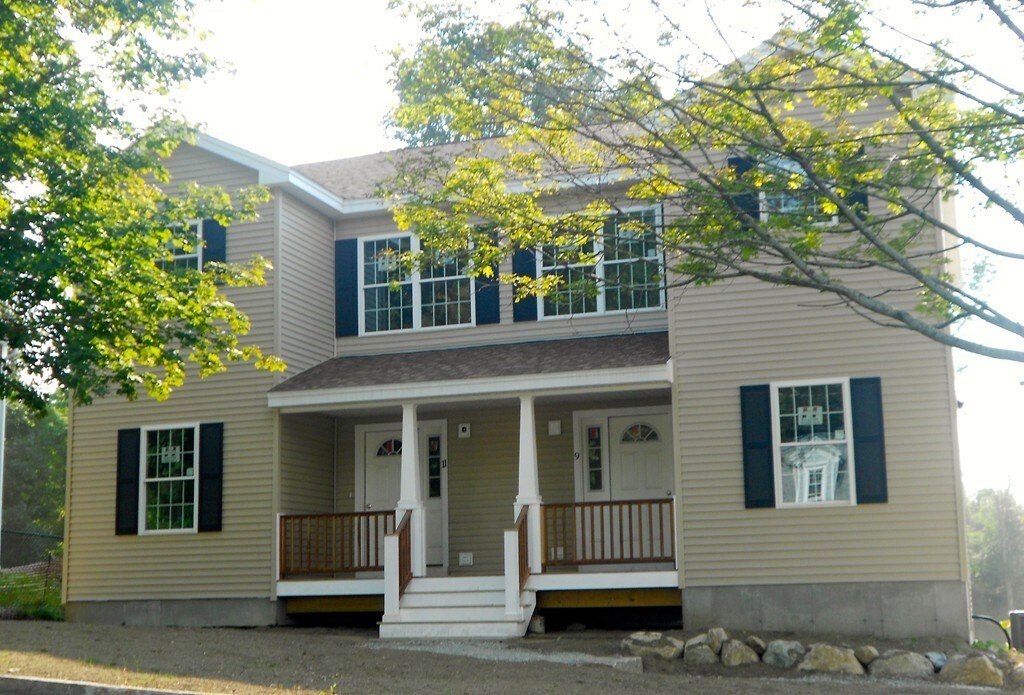 11 Oak Hill Rd in Southborough, MA - Building Photo