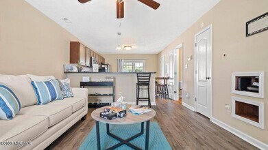 307 Glen Cannon Drive in Jacksonville, NC - Building Photo - Building Photo