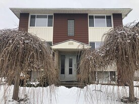 58 Albert St in Waterloo, ON - Building Photo