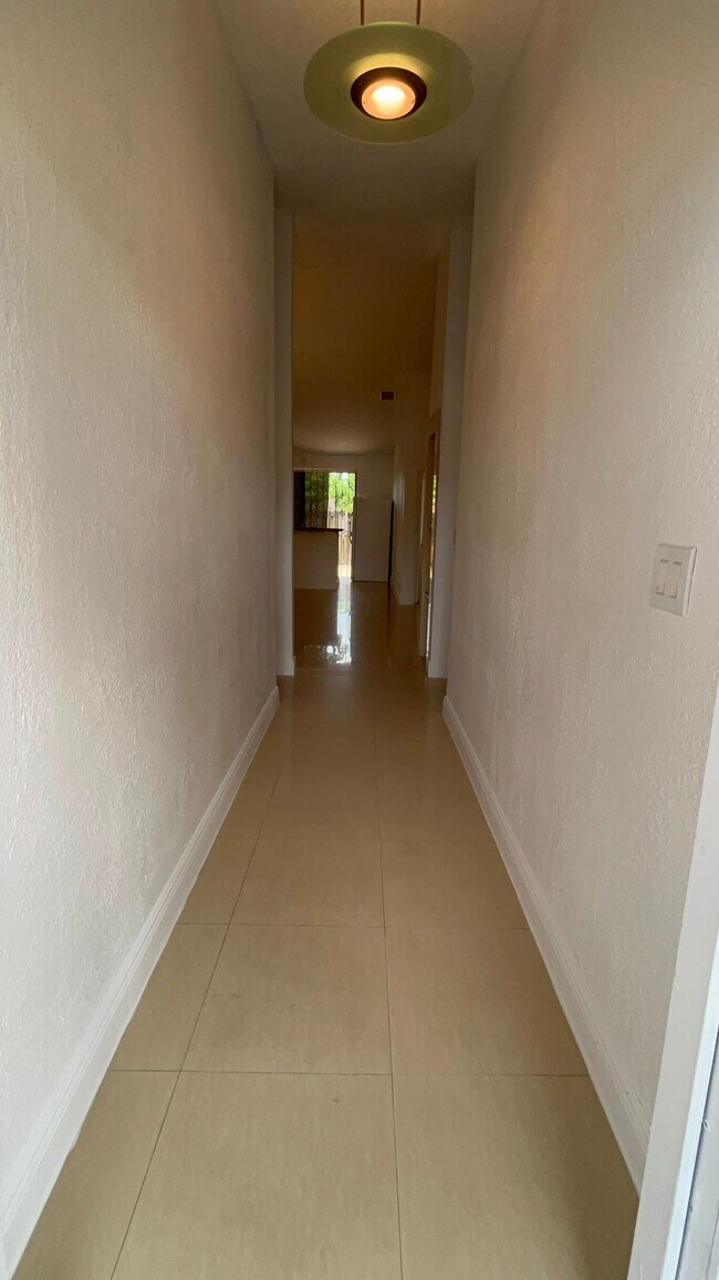 6740 NW 189th Ter in Hialeah, FL - Building Photo - Building Photo