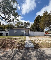 6400 SW 58th Pl in South Miami, FL - Building Photo