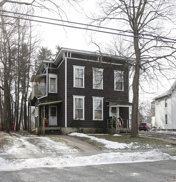 37 Fairview St in Oneonta, NY - Building Photo