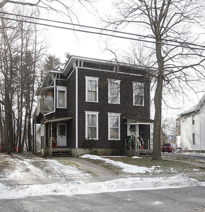 37 Fairview St in Oneonta, NY - Foto de edificio