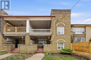 251 High Park Ave in Toronto, ON - Building Photo