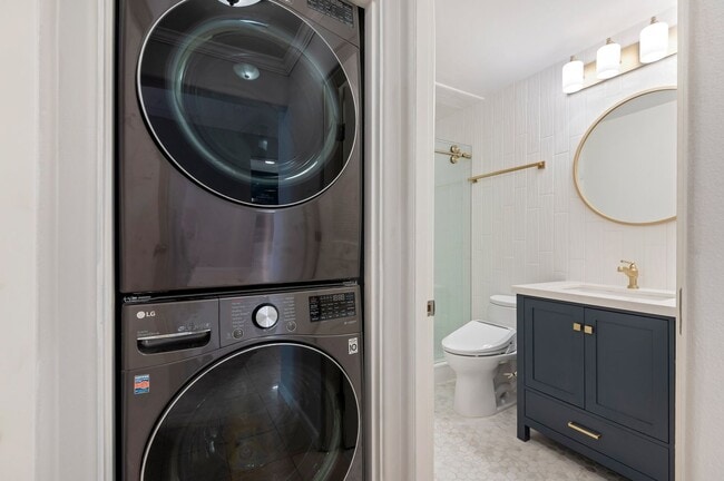 property at 113 Por La Mar Cir