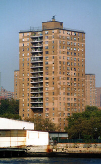 Gouverneur Gardens in New York, NY - Foto de edificio - Building Photo