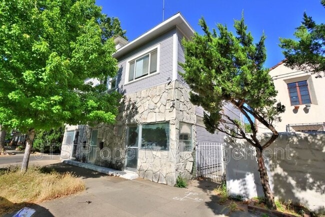 property at 1119-200 24th St