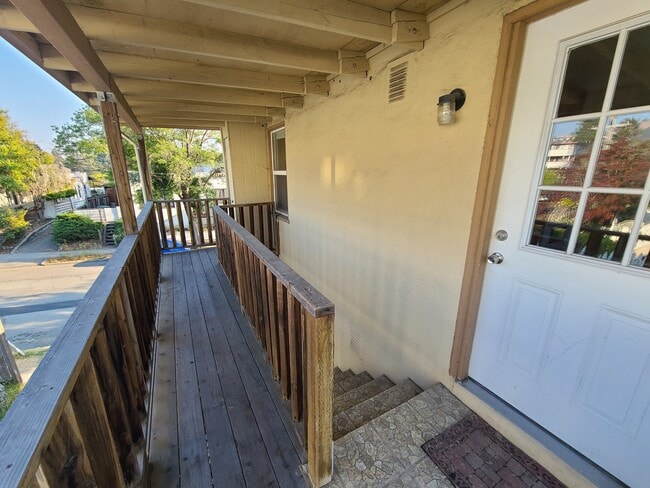 1903 Vine St, Unit 1903 in Berkeley, CA - Foto de edificio - Building Photo