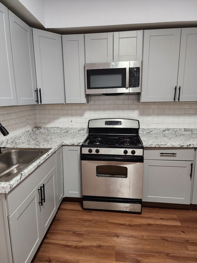 104-108 Madison St in Wilkes-Barre, PA - Foto de edificio - Building Photo