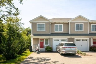 314 Chases Ln in Middletown, RI - Building Photo