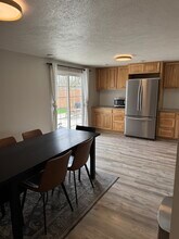 2327 Don St in Springfield, OR - Foto de edificio - Building Photo