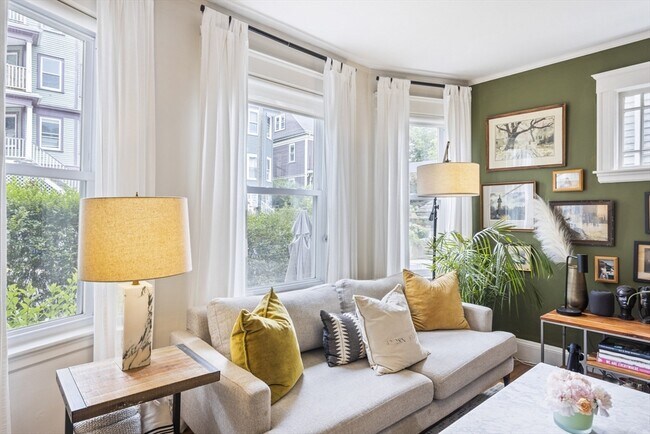 70 Woodlawn St, Unit 1 in Boston, MA - Building Photo - Building Photo